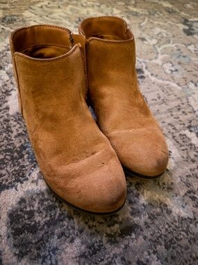 Girls Tan Suede Ankle Boots - Cat and Jack